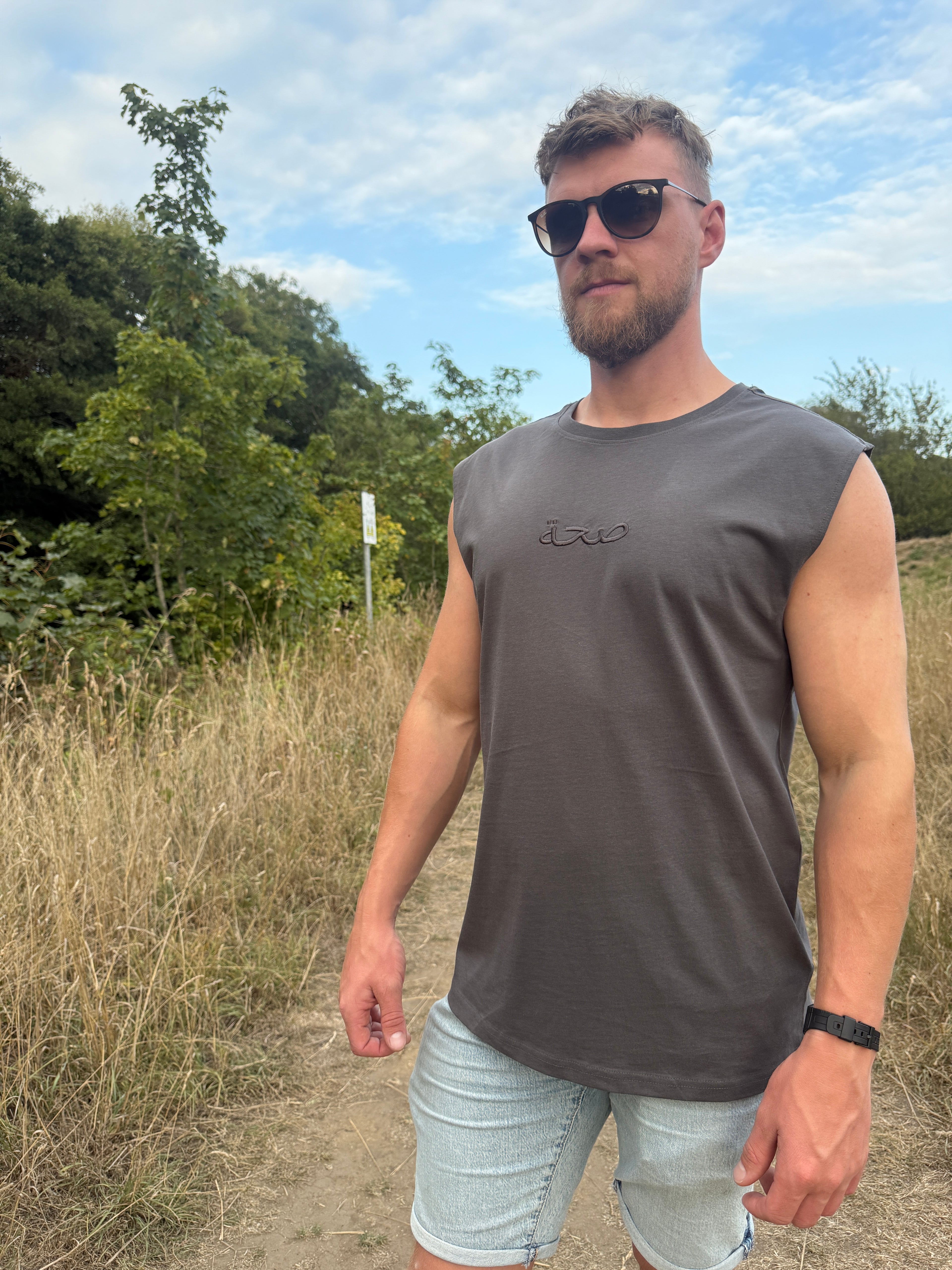 Men’s Sleeveless Tee - Magnet