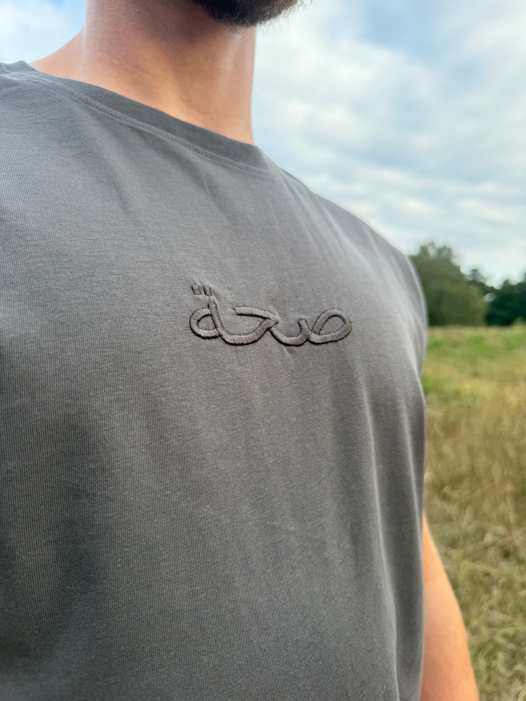 Men’s Sleeveless Tee - Magnet