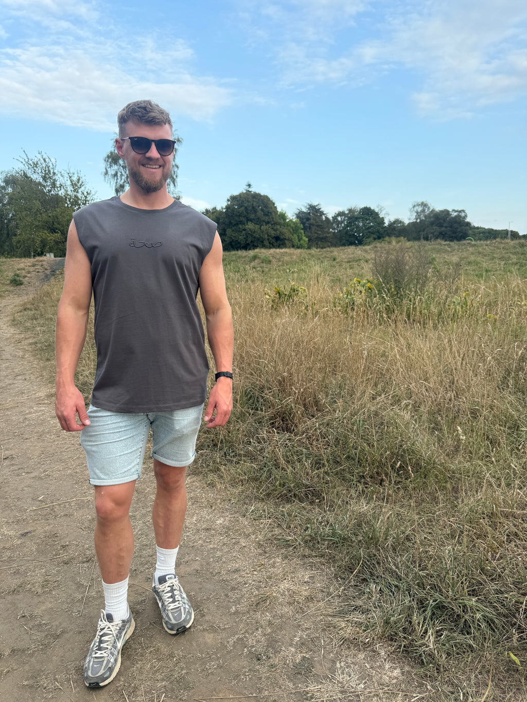 Men’s Sleeveless Tee - Magnet