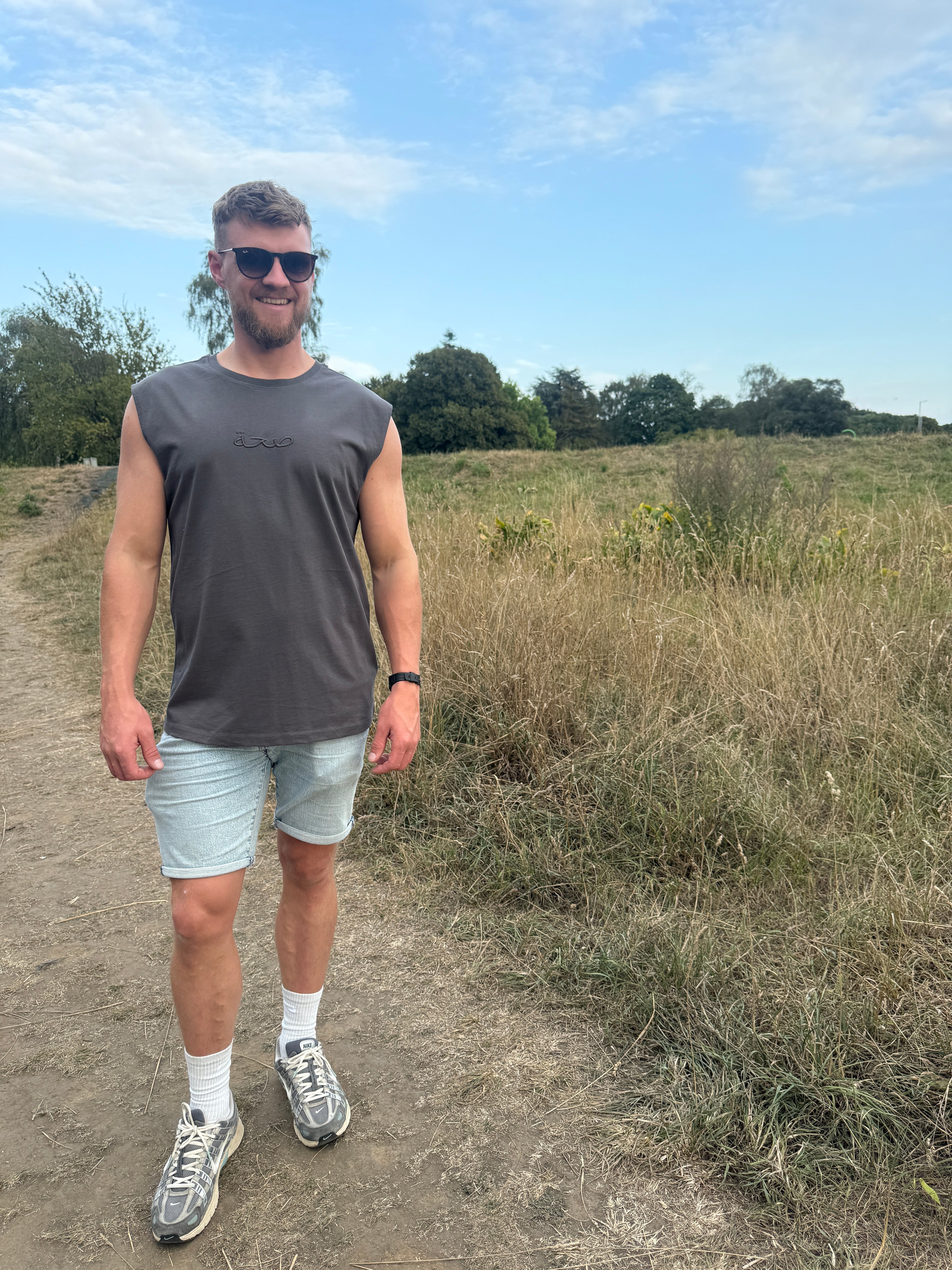 Men’s Sleeveless Tee - Magnet